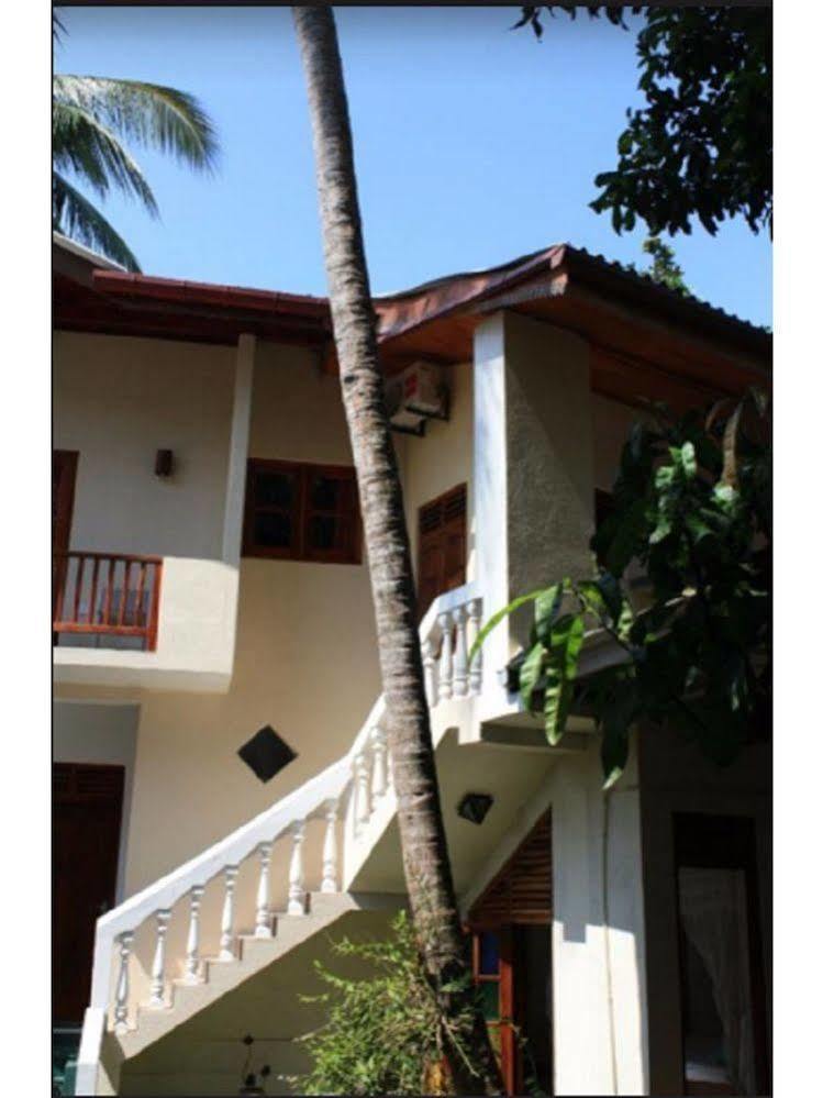 Vista Happy Night Holiday Inn Unawatuna Exterior foto