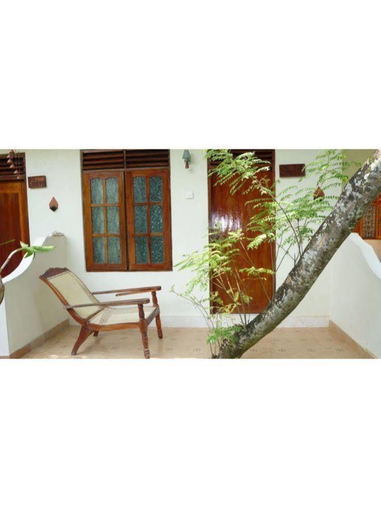 Vista Happy Night Holiday Inn Unawatuna Exterior foto